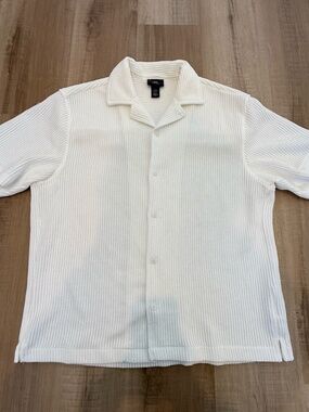 The H&M Regular Fit Knit Resort Shirt in size medium